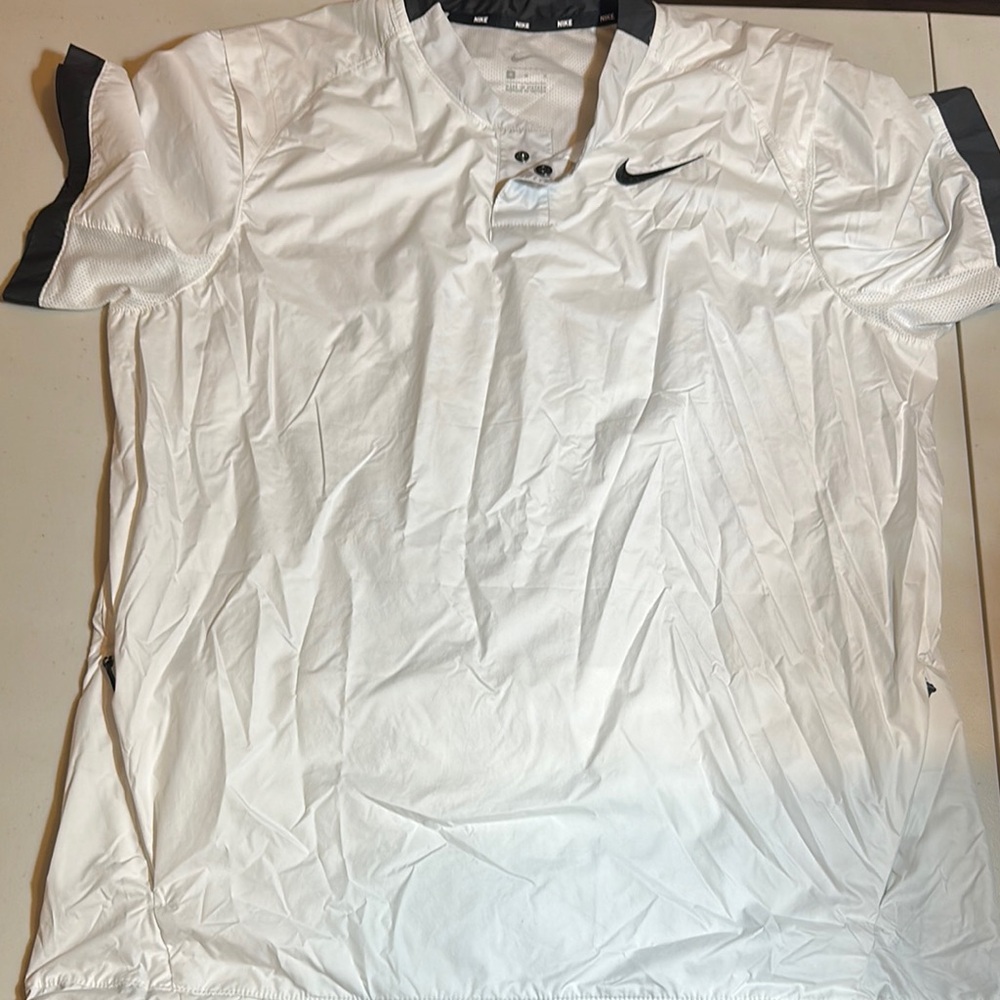NWOT Nike White and Gray Short Sleeve Tee